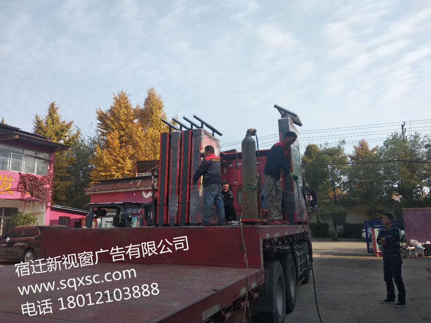 武漢太陽能廣告牌發(fā)貨