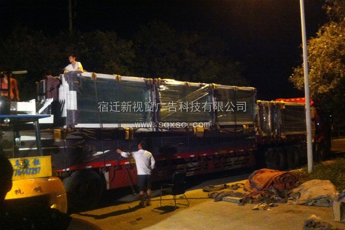 寧夏候車亭深夜發(fā)車中
