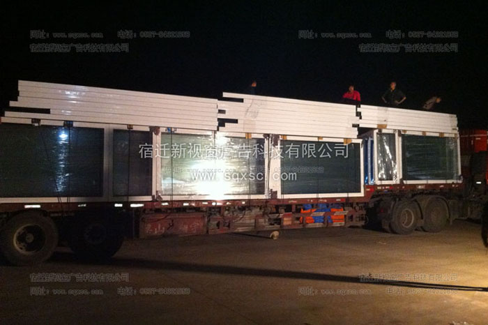 山東公交公司30臺(tái)候車亭發(fā)貨車