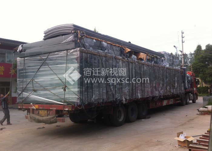 遼寧100臺(tái)公交候車亭發(fā)車中