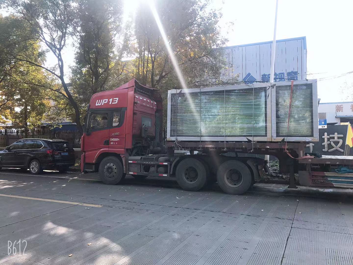 年底沖刺，不銹鋼候車亭發(fā)貨中