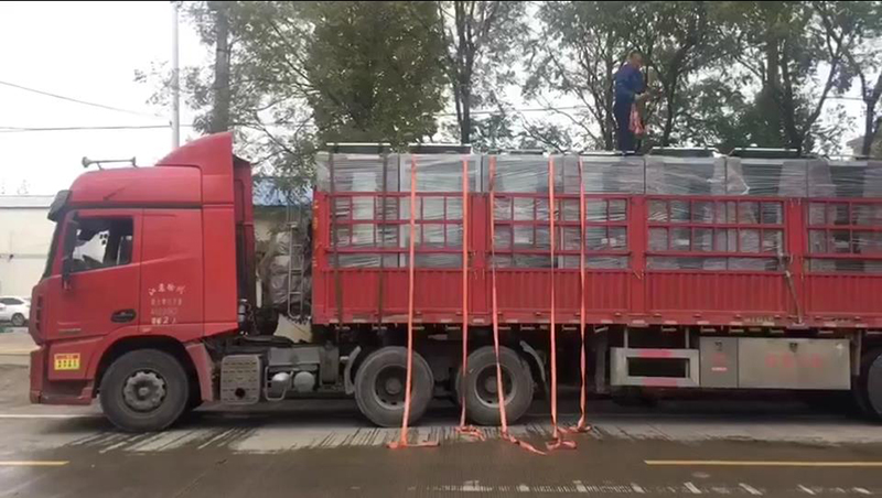 背靠背垃圾箱，第一車發(fā)貨。