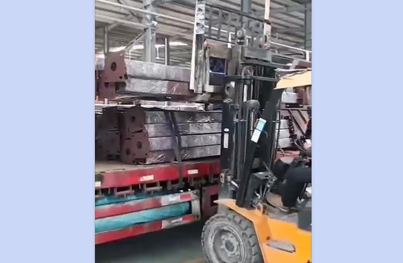 復(fù)工第一車候車亭發(fā)貨