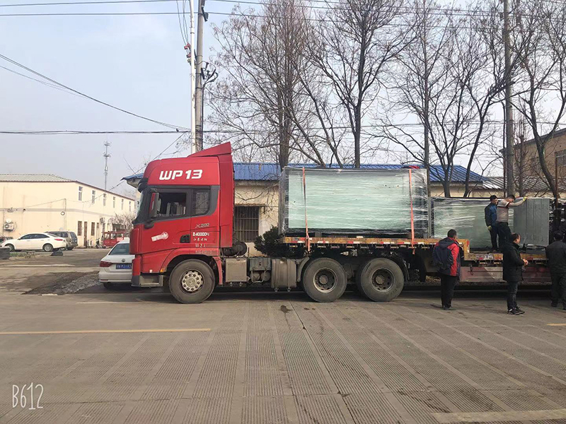新年新氣象，候車亭兩車連發(fā)